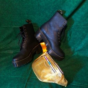🐍 Dr Martens Shriver HI size 8 US leather boots great condition! Free gift!